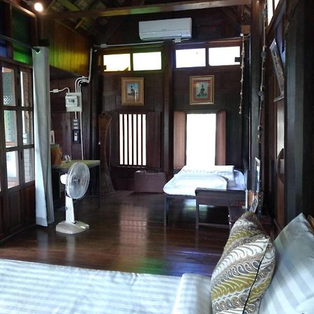 Rustic​ Charm​ Suphan​ Ban Tha Pong Værelse billede