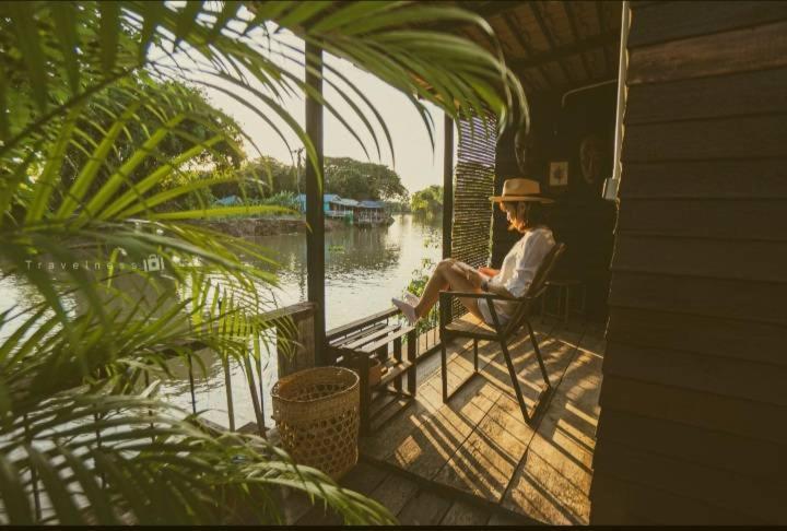 Rustic​ Charm​ Suphan​ Ban Tha Pong Værelse billede
